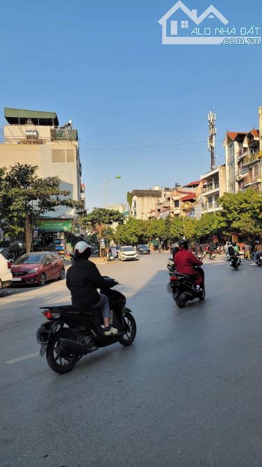 Nhà đẹp,tặng nội thất xịn,ốp gỗ giá chỉ hơn 6 tỷ - 2