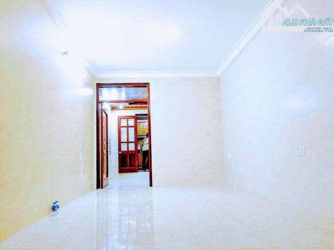 Bán nhà tập thể 60m2 tầng 1 cách 15m ra đường Láng ô tô đỗ cửa ở, cho thuê kinh doanh tốt - 3