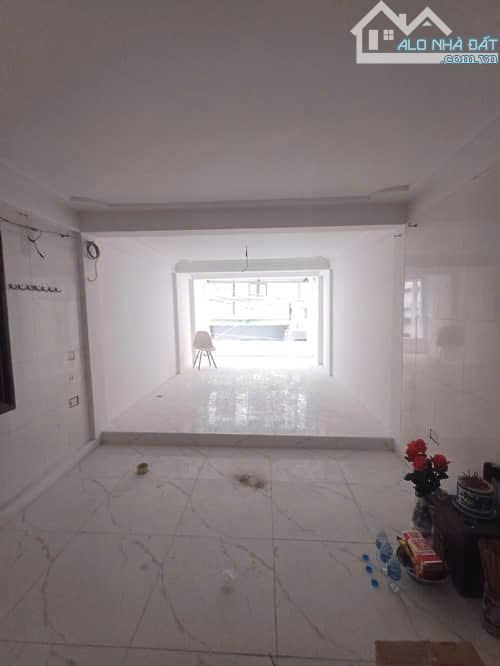 BÁN NHÀ LÔ GÓC TÂY SƠN - ĐỐNG ĐA - DT 42M2 x 4T - MT 3.3M - 13.2 TỶ - Ô TÔ DỪNG ĐỖ - 3