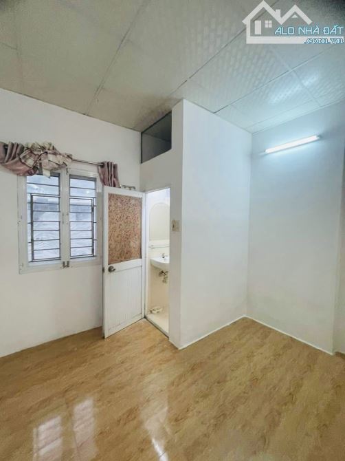 XE TẢI 2 CHIẾC ĐỖ TRƯỚC NHÀ ĐÊM NGÀY- CÁCH MẶT TIỀN 1 CĂN NHÀ NHỎ🏡 HƠN 100M2 ĐẤT GIÁ - 3