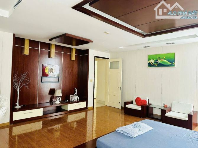 Cho thuê biệt thự tại Lê Hồng Phong, 325m2,3,5 tầng, 5 ngủ full, 30 triệu - 3