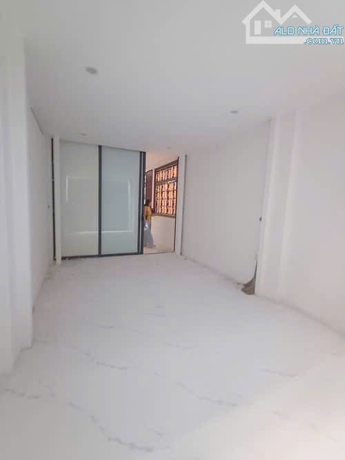 BÁN NHÀ LÔ GÓC TÂY SƠN - ĐỐNG ĐA - DT 42M2 x 4T - MT 3.3M - 13.2 TỶ - Ô TÔ DỪNG ĐỖ - 4