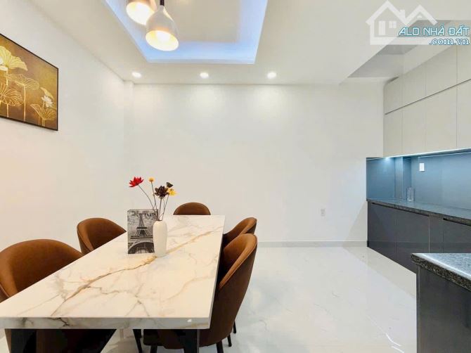 Nhà đẹp 1 trệt 2 lầu 60m2 ngay Hoà Bình, Tân Phú. Giá: 3 Tỷ 090. SHR, hẻm ô tô 5m thông - 4