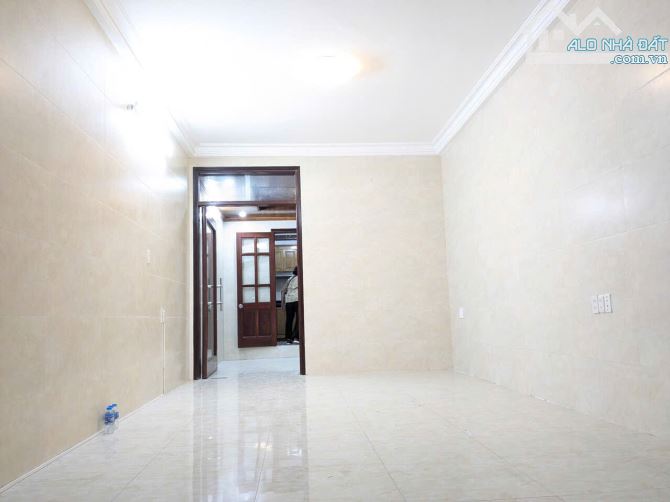 Bán nhà tập thể 60m2 tầng 1 cách 15m ra đường Láng ô tô đỗ cửa ở, cho thuê kinh doanh tốt - 5