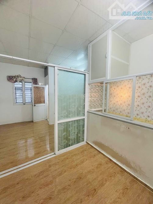 XE TẢI 2 CHIẾC ĐỖ TRƯỚC NHÀ ĐÊM NGÀY- CÁCH MẶT TIỀN 1 CĂN NHÀ NHỎ🏡 HƠN 100M2 ĐẤT GIÁ - 5