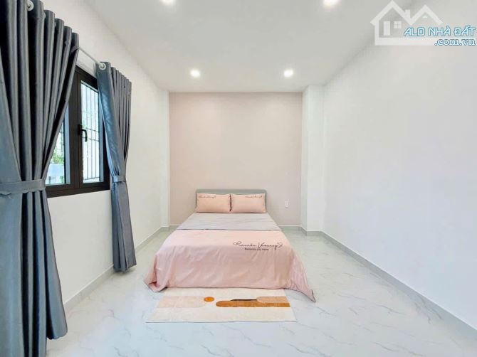 Nhà đẹp 1 trệt 2 lầu 60m2 ngay Hoà Bình, Tân Phú. Giá: 3 Tỷ 090. SHR, hẻm ô tô 5m thông - 5