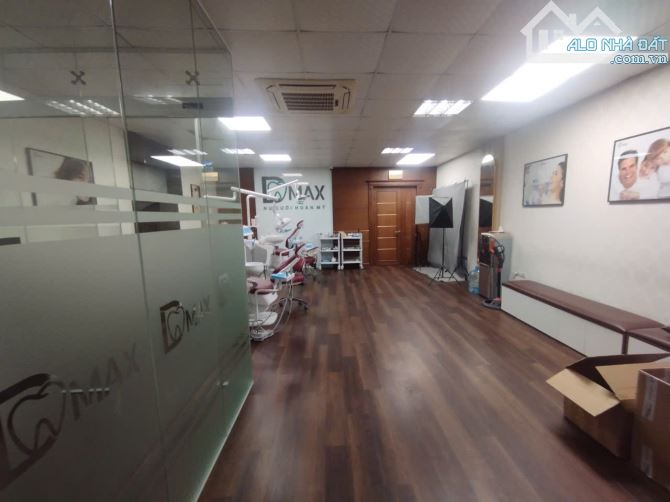Cho thuê tòa nhà đường Bùi Huy Bích, Hoàng Mai. DT 100m, 7 tầng, MT 7m, có thang máy. Giá - 6