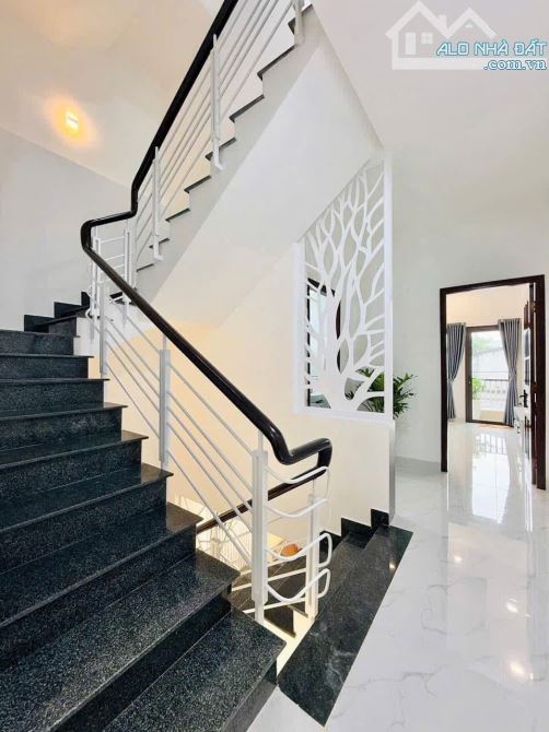 Nhà đẹp 1 trệt 2 lầu 60m2 ngay Hoà Bình, Tân Phú. Giá: 3 Tỷ 090. SHR, hẻm ô tô 5m thông - 7