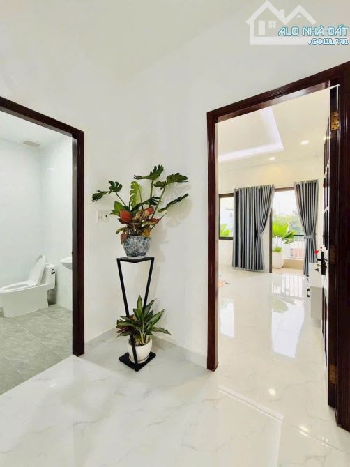 Nhà đẹp 1 trệt 2 lầu 60m2 ngay Hoà Bình, Tân Phú. Giá: 3 Tỷ 090. SHR, hẻm ô tô 5m thông - 8