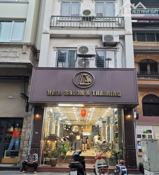 Bán Nhà Mặt Phố Đội Nhân, Ba Đình, DT 96m2 x MT:5.8m. Giá Rẻ.
