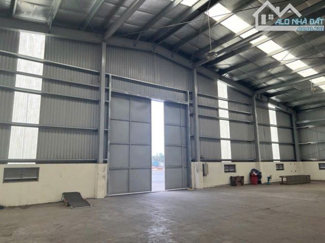 Cho thuê Kho - Xưởng đg Xa Lộ Hà Nội. Phước Long A. 2450m2. giá: 150tr