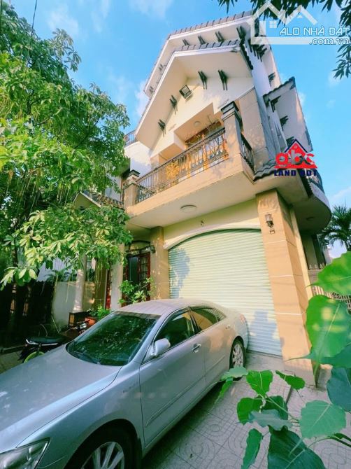 Bán Biệt Thự  sân vườn tâm huyết gần khu thương mại Universe complex cầu sập P.Tân Biên