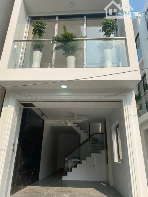 NHÀ ĐẸP 3 TẦNG X 54M2 Ô TÔ VÀO NGŨ HIỆP THANH TRÌ 5 TỶ Căn nhà đẹp trên con ngõ thông ô tô - 1
