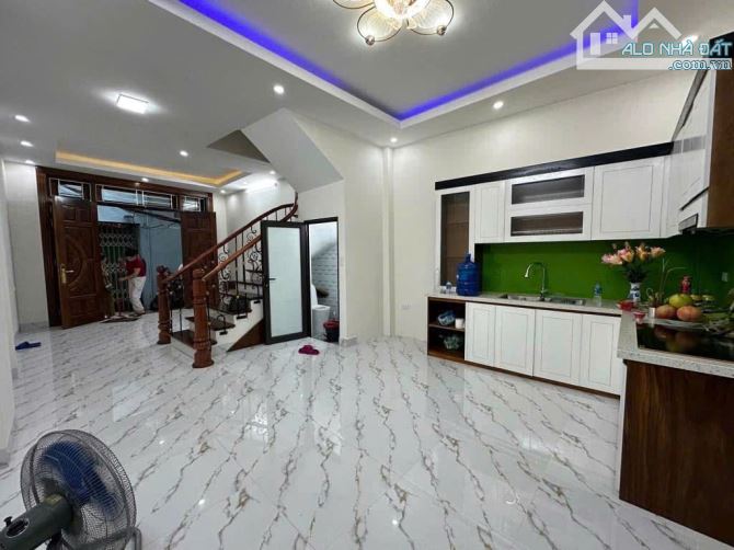 Bán Nhà Phố Nguyễn Khoái - 45m2 - 4 ngủ - 1