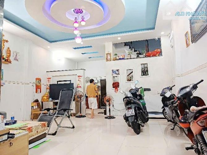 Lê Văn Quới - Bình Tân . *60m2 _ 2Tầng _ Chỉ hơn 5Tỷ. * Hướng Tây Nam. +Ngang khủng 6m, hẻ - 1