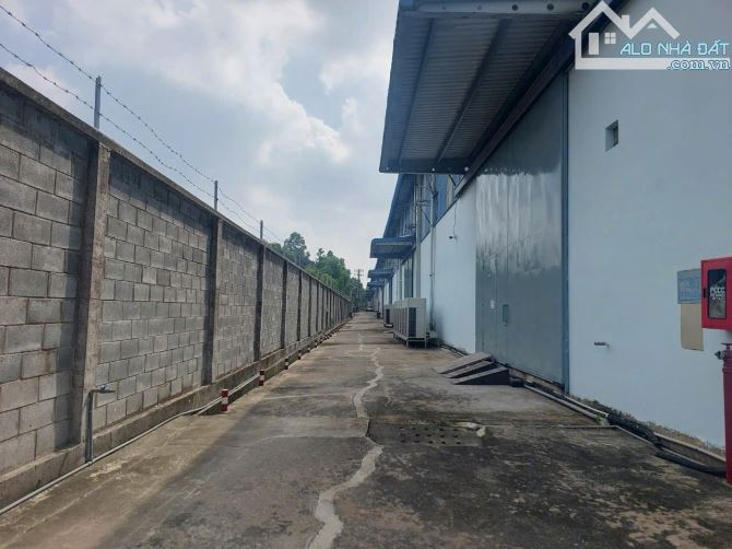 Cho thuê Kho - Xưởng đg Xa Lộ Hà Nội. Phước Long A. 2450m2. giá: 150tr - 2