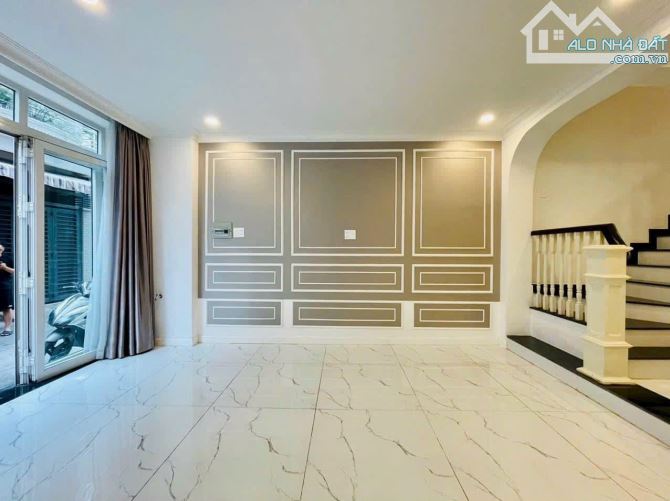 Hàng rẻ cuối năm. Nhà 54m² hẻm 5m THÍCH QUẢNG ĐỨC,xây 1 trệt 3 lầu. Giá 2 tỷ 250, SHR - 2