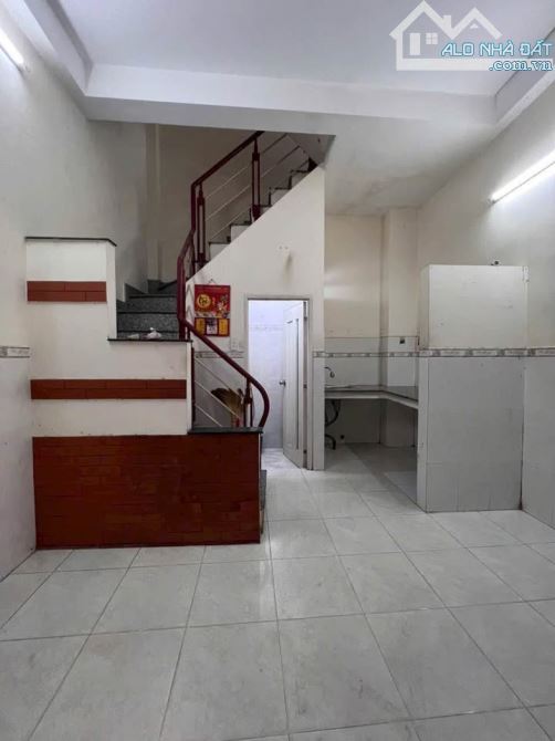 👉🏡 Bán nhà Trường Sa 📐 Diện tích: 15m², 4 tầng đúc, 3PN, 2WC, hoàn công đầy đủ - 2