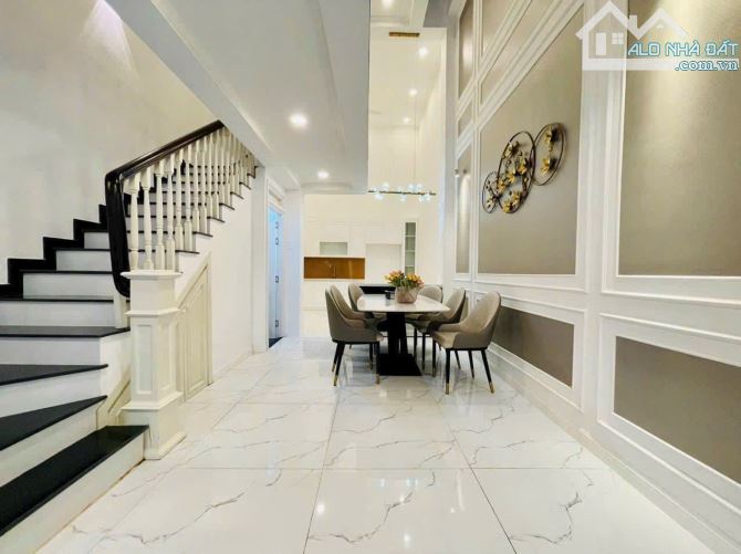 Hàng rẻ cuối năm. Nhà 54m² hẻm 5m THÍCH QUẢNG ĐỨC,xây 1 trệt 3 lầu. Giá 2 tỷ 250, SHR - 3