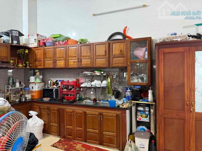 CĂN HỘ 4 TẦNG DT 75 TRIỆU/1THANG CÓ 30P ĐƯỜNG PHAN VĂN ĐỊNH DT 290M2 NGANG 8.5M CHỈ 15.5 T - 3