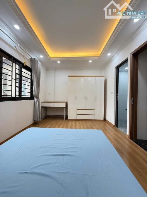 BÁN NHÀ HOÀNG QUỐC VIỆT - Ô TÔ ĐỖ CỬA• Diện tích: 45m², xây 5t - 4