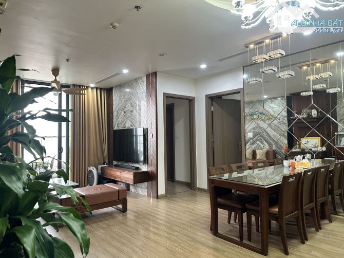 BÁN GẤP CHUNG CƯ VINHOMES SKYLAKE PHẠM HÙNG 3 PN 2 WC view hồ điều hoà, công viên FULL ĐỒ