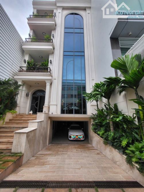 Nhà view cực đẹp! 10x17m, Hầm_4 tầng,  mặt tiền TRƯỜNG SA, giáp Quận 1,