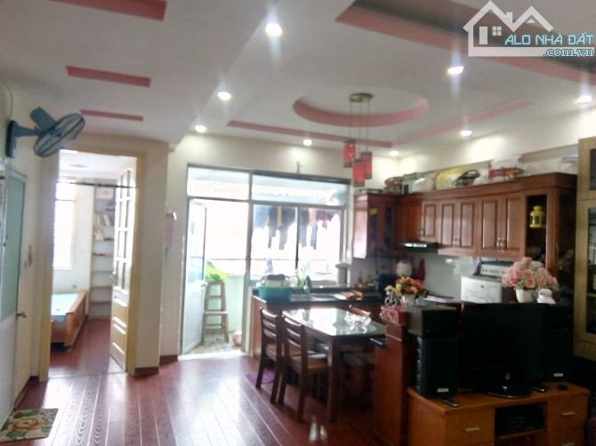 Cho thuê căn hộ 3PN  giá 13.5 triệu tòa 335 đường Cầu Giấy - 1
