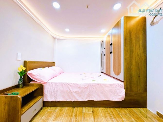 SIÊU PHẨM CĂN GÓC 3 TẦNG FULL NỘI THẤT - DTSD 60 M2 - HẺM 6M - NGUYỄN VĂN TRỖI - PN. - 3