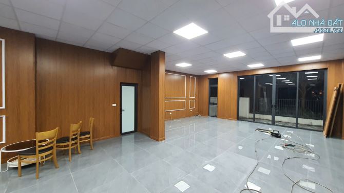 Cho thuê tầng 1 biệt thự Dương Nội làm văn phòng hoàn thiện đẹp, có chỗ ô tô - 15tr - 4