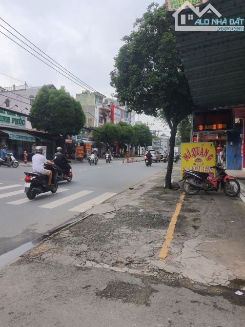 Chủ cần bán nhà 3 tầng Lê Văn Khương sát Gò Vấp Metro ngang 5m đường oto thông 5m giá 5.5 - 4