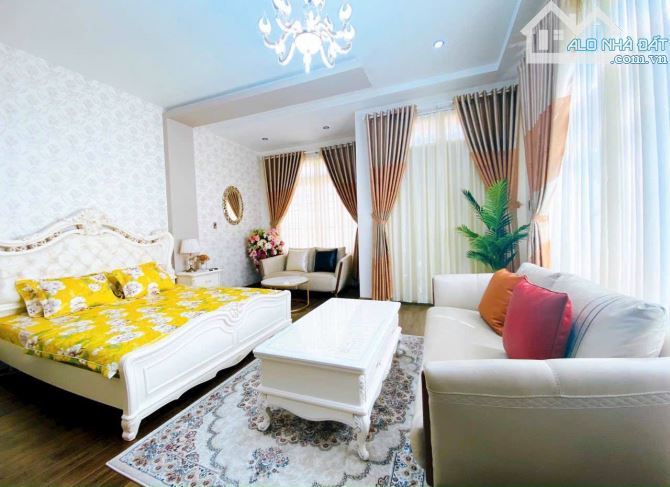 Bán Nhà 1 Trệt 3 Lầu Mặt Tiền Đường Bà Huyện Thanh Quan 133M2 (5.35x24.1) - Giá: 14.8Tỷ tl