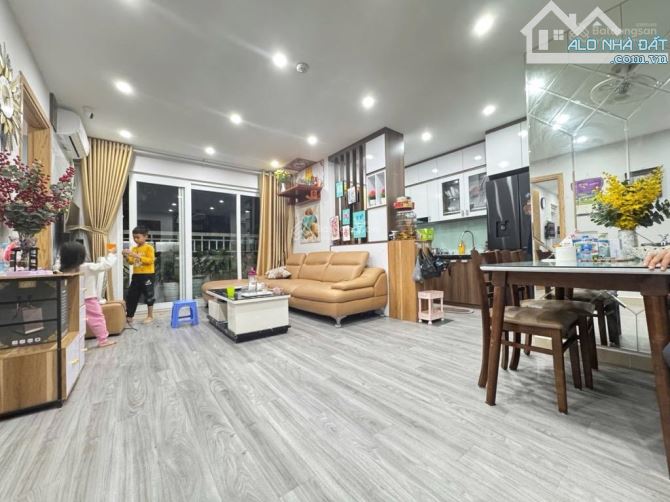 Cần bán căn hộ Mipec Kiến Hưng Hà Đông, căn góc 70m2 x 2 ngủ x 2 vệ sinh, chỉ hơn 3 tỷ