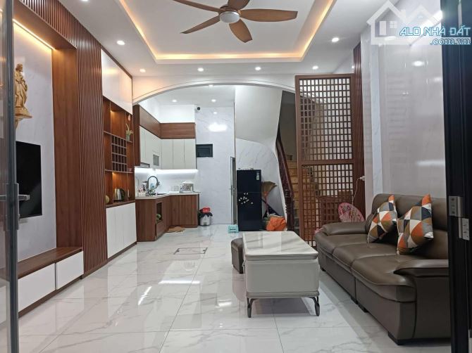 40m2-4T-4 ngủ- ở ngay- ô tô cách 10m-ngõ rộng 211 Khương Trung- Thanh Xuân - 8 tỷ 2