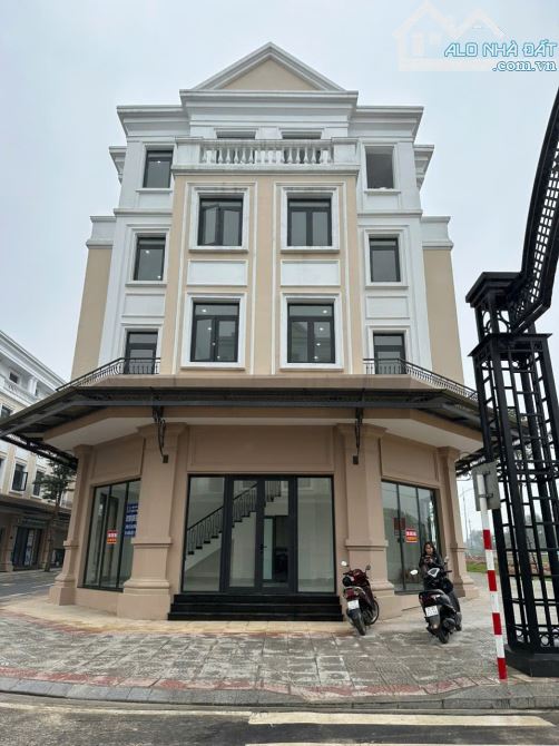 Cho Thuê Căn Shophouse 3 Mặt Tiền Giá Siêu nét