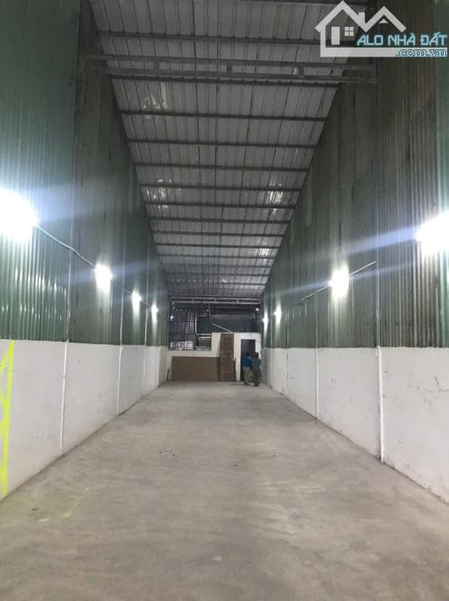 Cho thuê 250m2 có 200m2 kho đường xe container giá 10 tr/ tháng gần Vsip 1