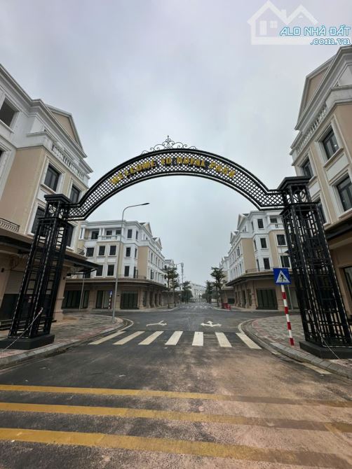 Cho Thuê Căn Shophouse 3 Mặt Tiền Giá Siêu nét - 1