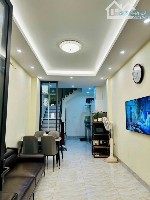 BÁN NHÀ NGỌC LÂM - 35M x 5T - CHỈ 5.5 TỶ - NGÕ THÔNG - Ô TÔ ĐỖ CỬA - FULL NỘI THẤT Ở NGAY - 2