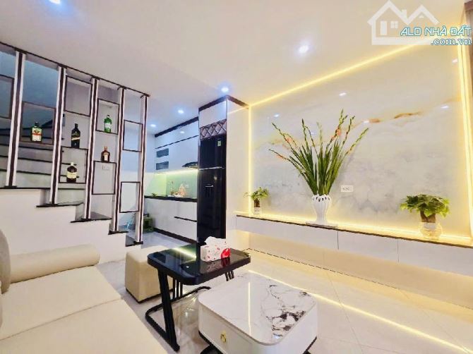 HỘ KHẨU THANH XUÂN - 30M2-  NGUYỄN TRÃI - 5 TẦNG- GIÁ 5 TỶ9 - 2