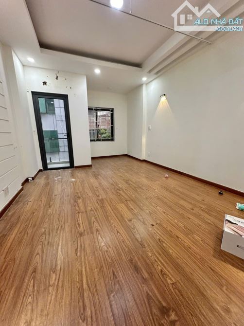 🌟🌟🌟 Bán nhà hẻm 285 CMT8 🏢 Kết cấu: 5 tầng, 7PN 👉 Sân thượng thoáng mát - 2