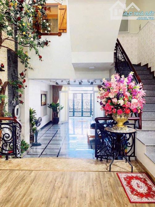 Bán Nhà 1 Trệt 3 Lầu Mặt Tiền Đường Bà Huyện Thanh Quan 133M2 (5.35x24.1) - Giá: 14.8Tỷ tl - 4