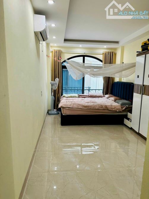 BÁN NHÀ NGỌC LÂM - 35M x 5T - CHỈ 5.5 TỶ - NGÕ THÔNG - Ô TÔ ĐỖ CỬA - FULL NỘI THẤT Ở NGAY - 4