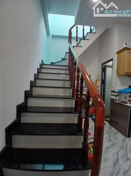 CẦN BÁN GẤP - 2 CĂN NHÀ - GẦN 100 M2 - 3 TẦNG - HXH - THẠNH LỘC - QUẬN 12. CHỈ 5,4 TỶ TL . - 5