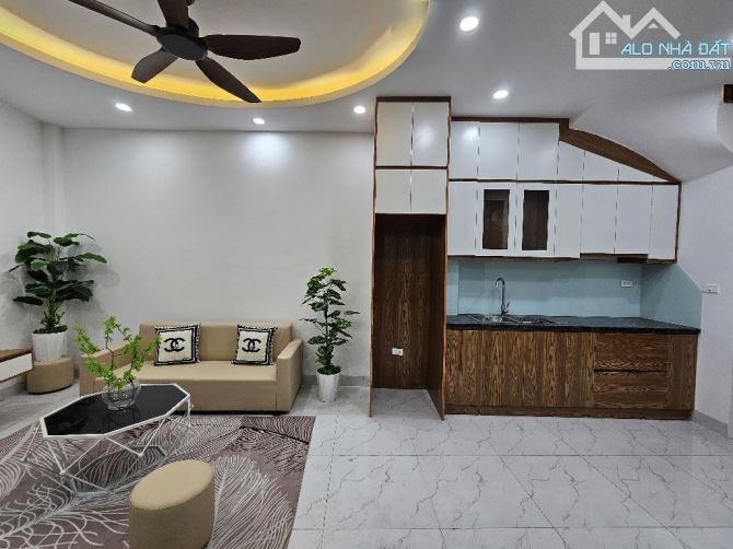 Chỉ 4.1 Tỷ Có Ngay Nhà Đẹp - Nội Thất Cơ Bản - Gần Ô Tô- Hàng Xóm Vinhomesriverside-5 tầng - 5