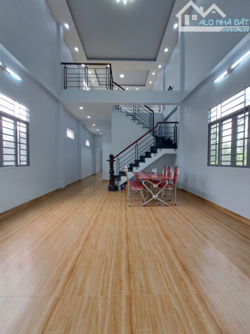 BÁN NHÀ SHR DT 117M2 GIÁ 2 TỶ 600 TRIỆU TẠI 826C ĐƯỜNG LÊ VĂN LƯƠNG.