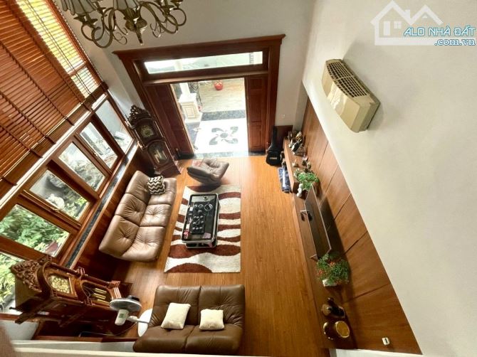 Bán Gấp Căn Biệt Thự - full nội thất - KDC Phú Thuận - DT: 220.5m2 Ngay Trường Canada