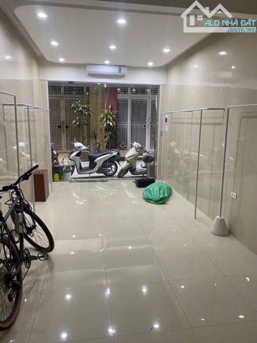 Bán Gấp Căn 40m2 4 Tầng Phố Lý Nam Đế, Hoàn Kiếm, Kinh Doanh, Ô Tô Đỗ Cửa 13.X Tỷ