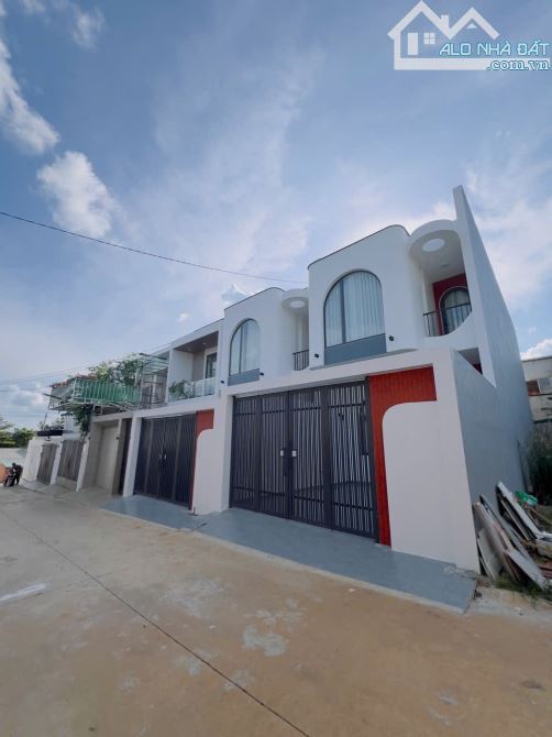 NHÀ đẹp HIỆN ĐẠI HẺM 66 ĐỖ XUÂN HỢP - Tân Lợi - Thổ cư  100%