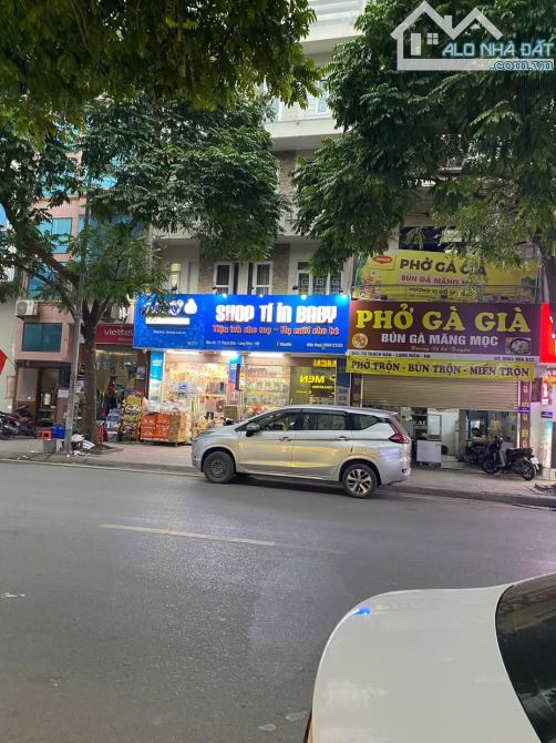 Cho thuê nhà mặt phố Thạch Bàn, Long Biên 70m, 4 tầng, MT 7m, 35 triệu.KD mạnh, Vỉa hè