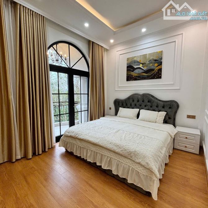 VILLA MỚI TOANH XỊN XÒ THEO PHONG CÁCH TÂN CỔ ĐIỂN KIỆT Ô TÔ QUẢNG TẾ, XEM LÀ MÊ - 1